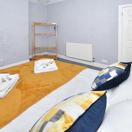 The Yellow Door By Avenew Management Serviced Accommodation Stoke-on-Trent Dış mekan fotoğraf
