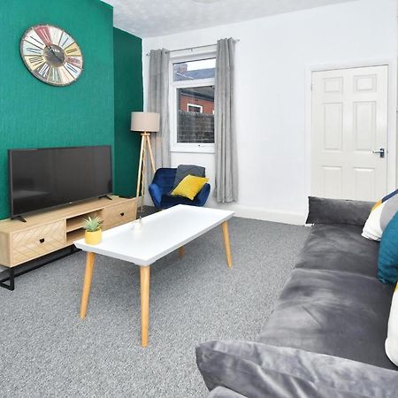 The Yellow Door By Avenew Management Serviced Accommodation Stoke-on-Trent Dış mekan fotoğraf