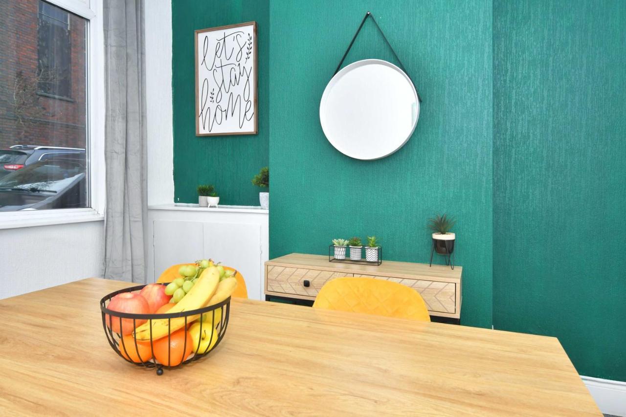 The Yellow Door By Avenew Management Serviced Accommodation Stoke-on-Trent Dış mekan fotoğraf