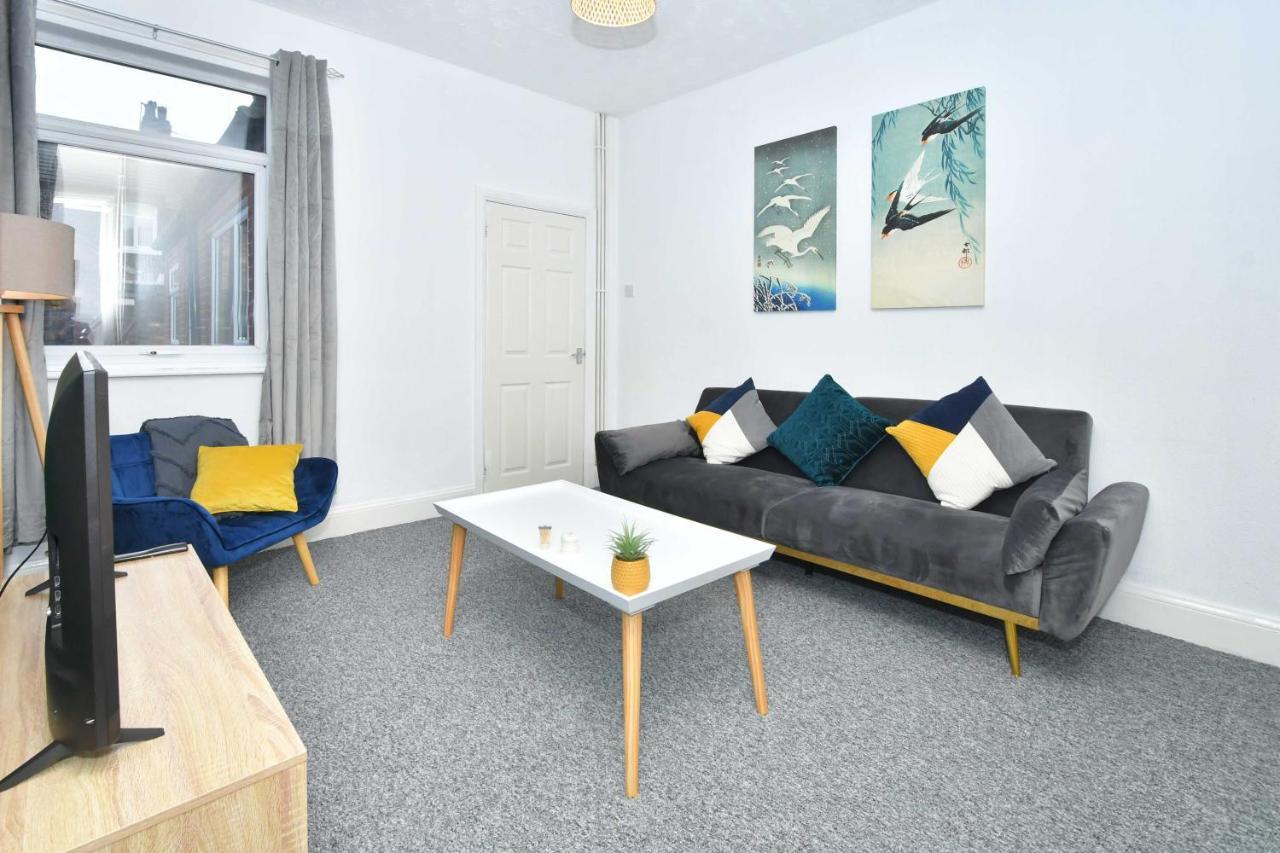 The Yellow Door By Avenew Management Serviced Accommodation Stoke-on-Trent Dış mekan fotoğraf