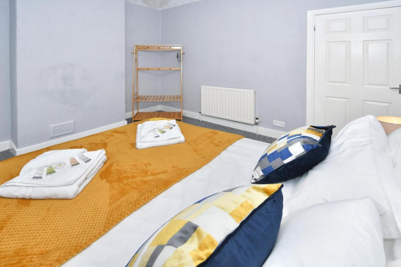 The Yellow Door By Avenew Management Serviced Accommodation Stoke-on-Trent Dış mekan fotoğraf