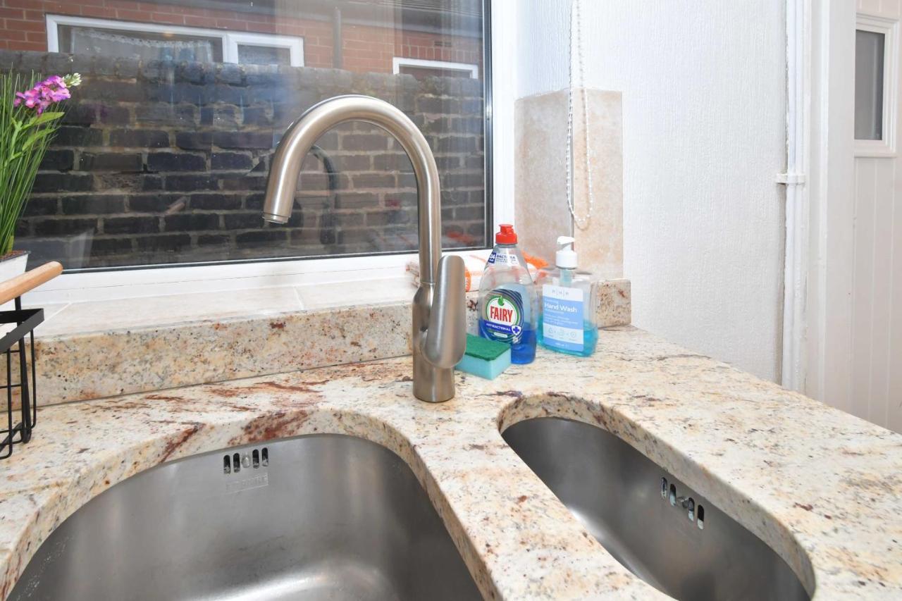 The Yellow Door By Avenew Management Serviced Accommodation Stoke-on-Trent Dış mekan fotoğraf