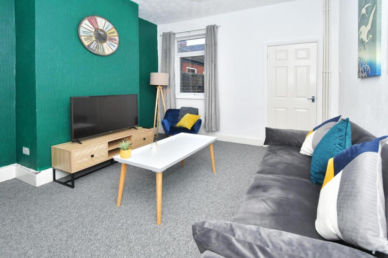 The Yellow Door By Avenew Management Serviced Accommodation Stoke-on-Trent Dış mekan fotoğraf
