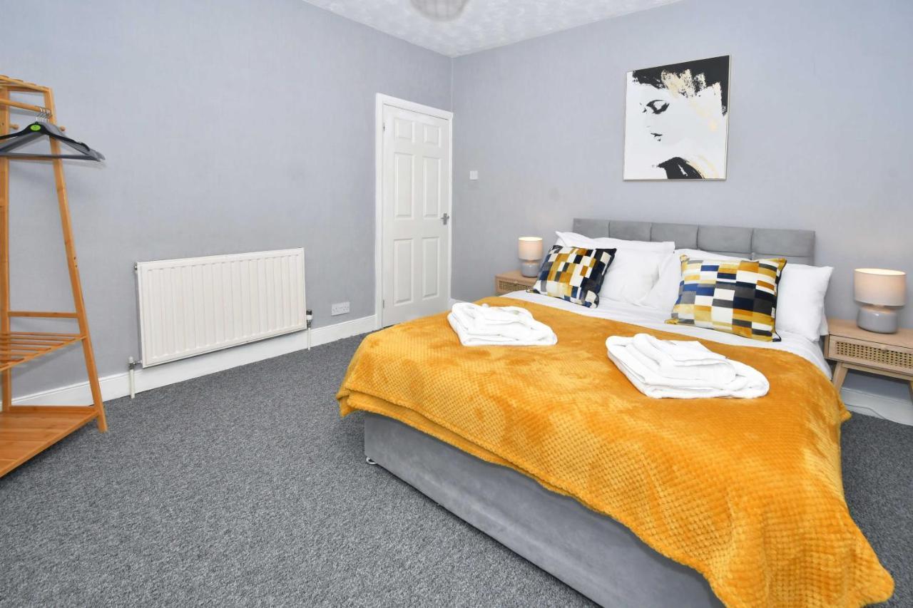 The Yellow Door By Avenew Management Serviced Accommodation Stoke-on-Trent Dış mekan fotoğraf