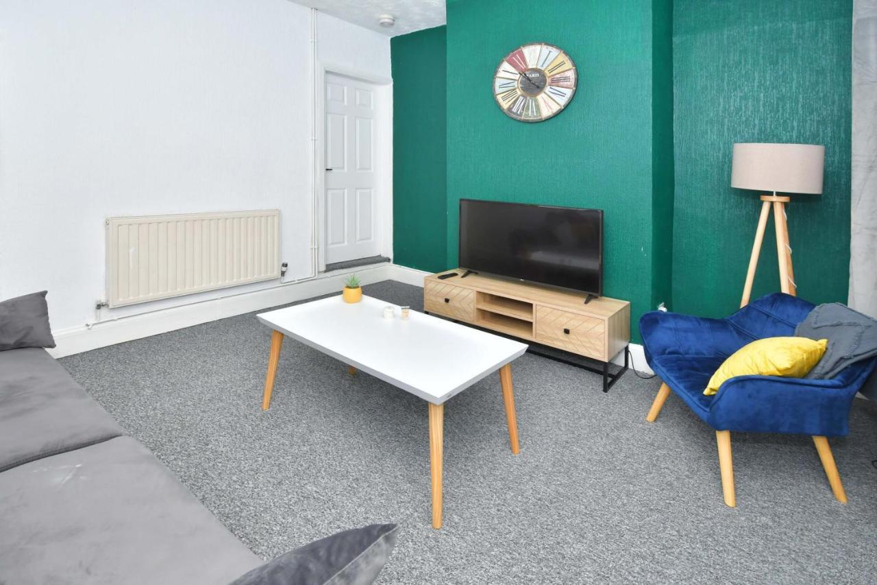 The Yellow Door By Avenew Management Serviced Accommodation Stoke-on-Trent Dış mekan fotoğraf