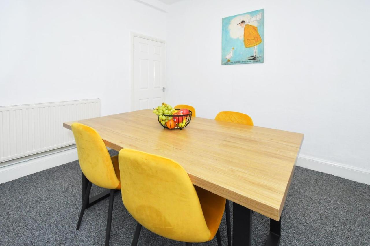 The Yellow Door By Avenew Management Serviced Accommodation Stoke-on-Trent Dış mekan fotoğraf