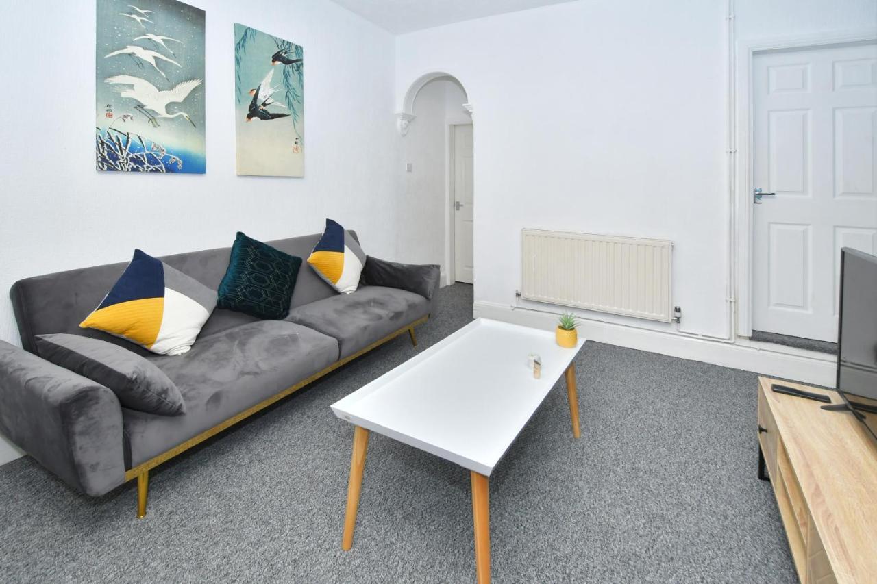 The Yellow Door By Avenew Management Serviced Accommodation Stoke-on-Trent Dış mekan fotoğraf
