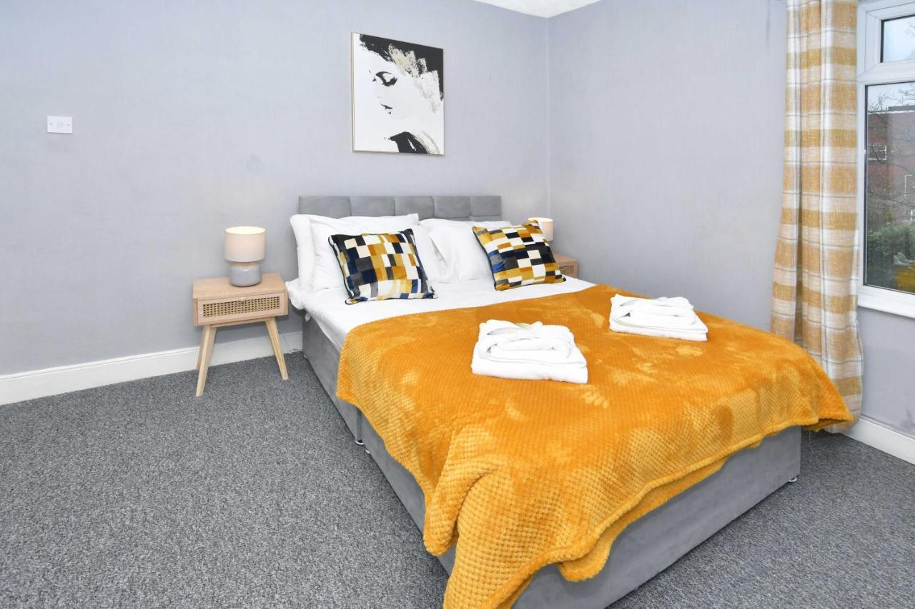 The Yellow Door By Avenew Management Serviced Accommodation Stoke-on-Trent Dış mekan fotoğraf