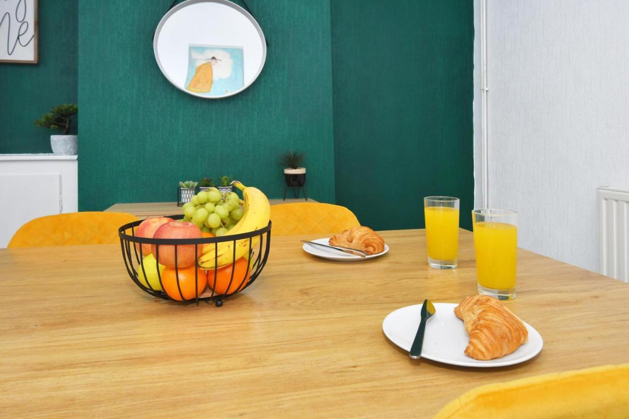 The Yellow Door By Avenew Management Serviced Accommodation Stoke-on-Trent Dış mekan fotoğraf