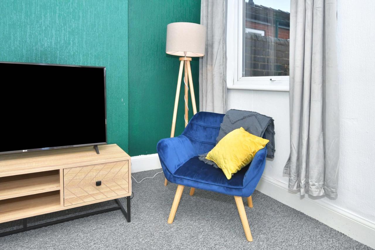 The Yellow Door By Avenew Management Serviced Accommodation Stoke-on-Trent Dış mekan fotoğraf