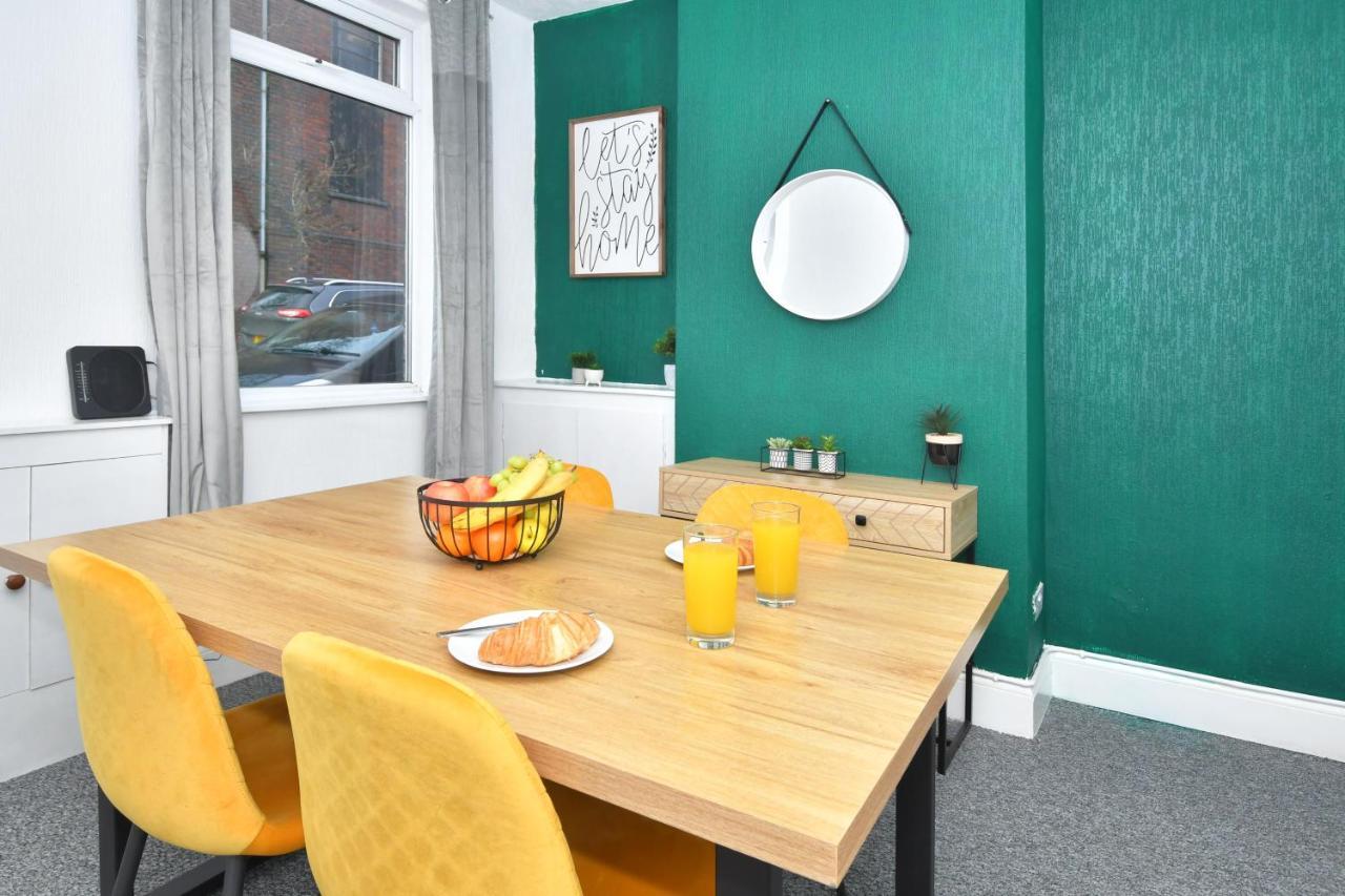 The Yellow Door By Avenew Management Serviced Accommodation Stoke-on-Trent Dış mekan fotoğraf